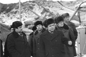 1982 год Директор строящейся станции Игорь Михайлов и другие руководители